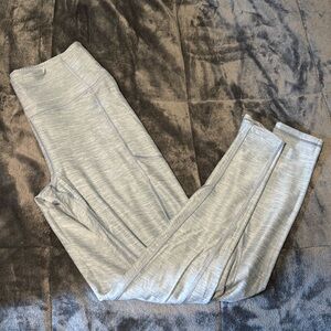 Size 10 Victoria’s Secret Essentialsiao High Rise leggingsg with pocket